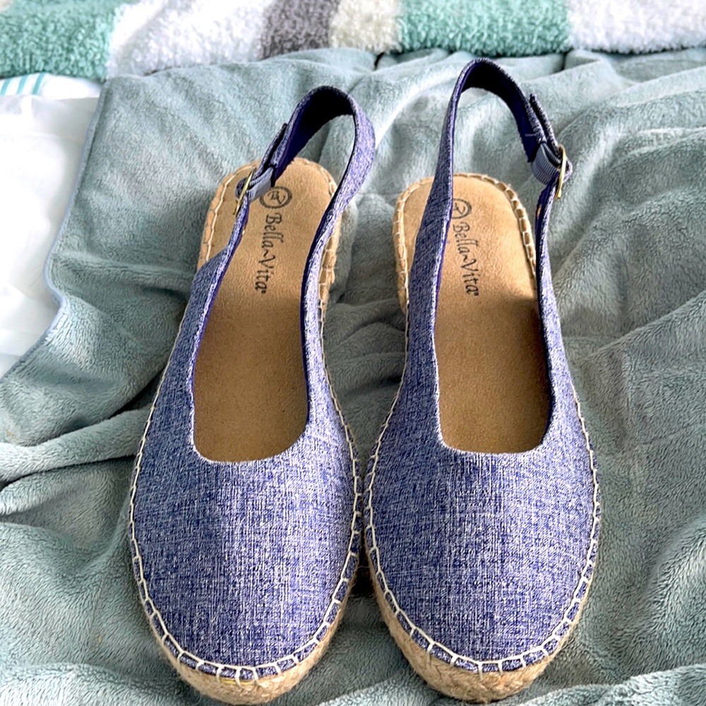 NWOT BELLA VITA denim espadrilles size 9